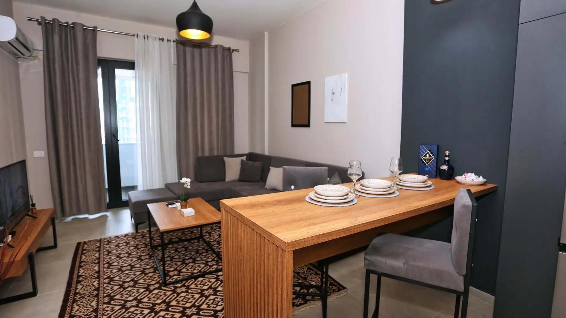 Luxurious Apartment Square 21 Tirana 0*,  Albanien