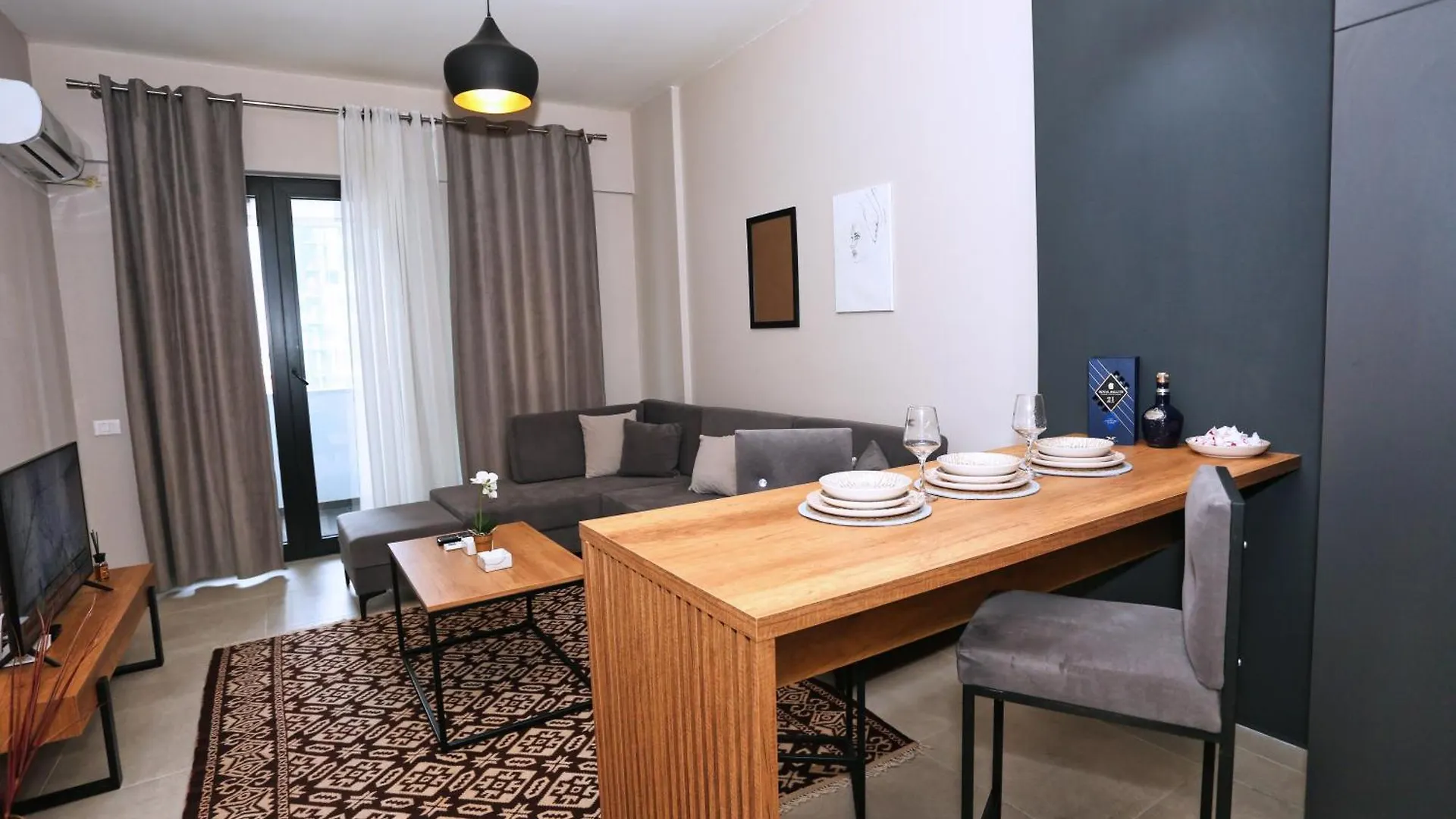 Luxurious Apartment Square 21 Tirana